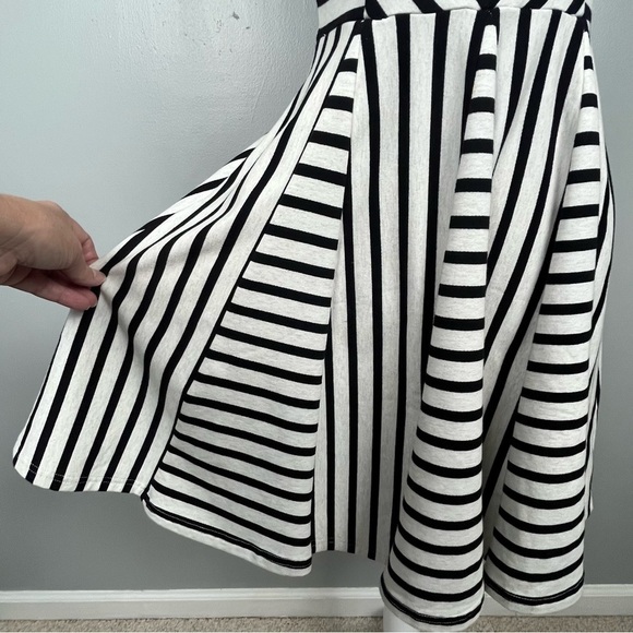 Anthropologie Saturday Sunday gray black striped keyhole back full skirt, XSP. - Picture 7 of 12